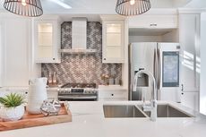 11 Ide Dekorasi Dinding Dapur untuk Suasana Baru yang Lebih Estetik