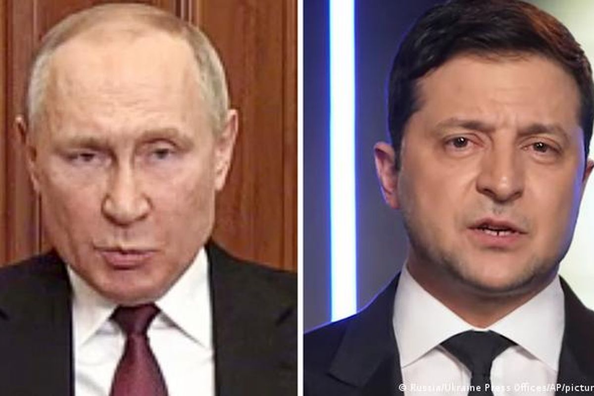 Presiden Rusia Vladimir Putin (kiri) dan Presiden Ukraina Volodymyr Zelensky (kanan).