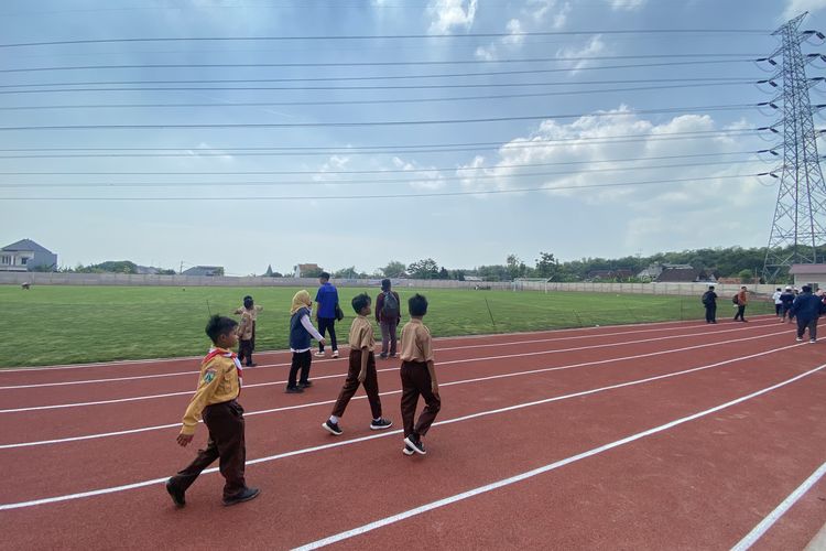Banggakan Sekolah Rakyat di Tuban, Khofifah: Mana Ada Lapangan Seperti Ini?