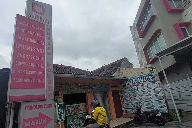 Klinik Alifa di Bungursari, Kota Tasikmalaya, Jawa Barat, diduga oleh keluarga pasien Nisa Armila (23) warga Leuwimalang menyebabkan bayinya meninggal dunia karena malpraktik.