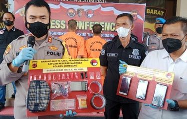 Hisap Narkoba Sabu Sabu
