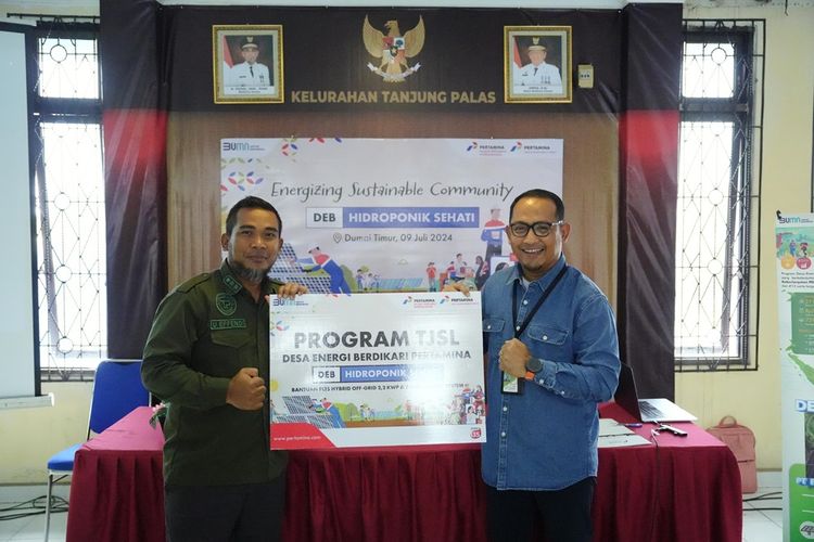 KPI Unit Dumai dan Pertamina NRE menjalankan program DEB dengan membangun PLTS off-grid berkapasitas 2,2 killowatt peak (kWp) dan penyimpanan baterai 5 kilowatt hour (kWh) untuk mendukung kelompok hidroponik Sehati.
