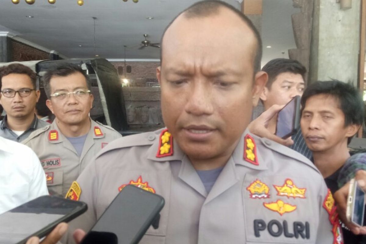 Kapolres Tangerang Selatan, AKBP Iman Setiawan mengatakan, jajarannya masih melakukan penyelidikan terkait Yanuardi (48), seorang sopir yang diduga dianiaya oleh majikannya, LW di salah satu perumahan kawasan Bintaro Sektor 7, Tangerang Selatan. Hal tersebut dikatakannya saat ditemui di kawasan Serpong, Tangerang Selatan, Senin (9/3/2020)