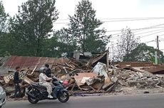 Kondisi Lapak PKL Puncak Bogor Usai Dibongkar, Pedagang Mengais Puing-puing Berserakan