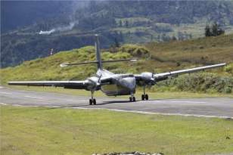 Pesawat jenis DHC - 4 T Turbo Caribou milik Pemda Kabupaten Puncak Papua