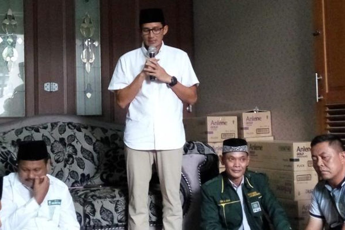 Calon wakil gubernur DKI Jakarta, Sandiaga Uno saat di kawasan Sunter Jaya, Jakarta Utara pada Sabtu (25/2/2017).