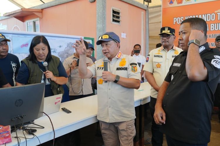 Kunjungi Maumere, Mendagri Apresiasi Manajemen Posko Pemkab Sikka