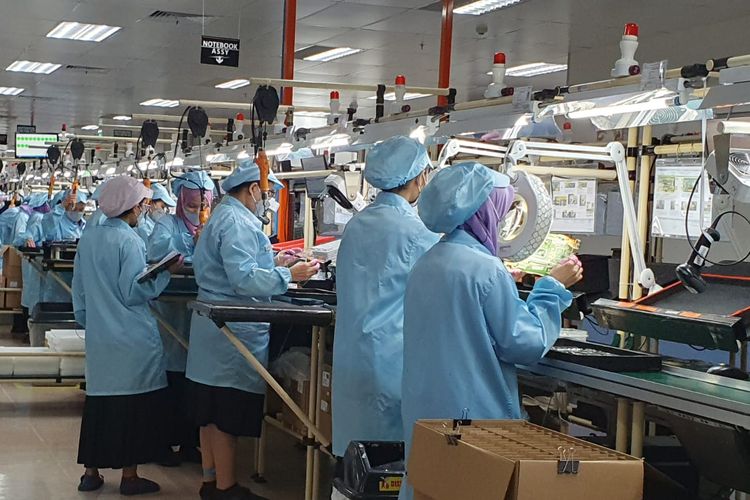 Proses produksi laptop Asus ExpertBook P1 di PT Sat Nusapersada, Batam