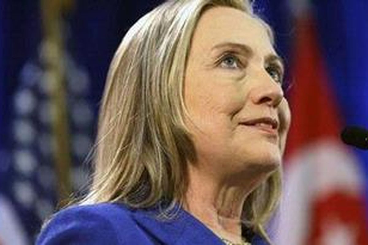 Hillary Clinton menyampaikan pidato di Singapore Management University