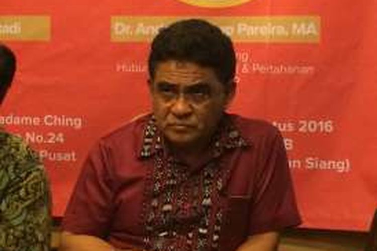 Ketua DPP Partai Demokrasi Indonesia Perjuangan (PDI-P), Andreas Hugo Pareira saat rilis survei 