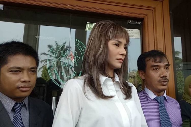 Kirana Larasati diabadikan saat melakukan proses mediasi di Pengadilan Agama Jakarta Selatan, Kamis (18/5/2017).