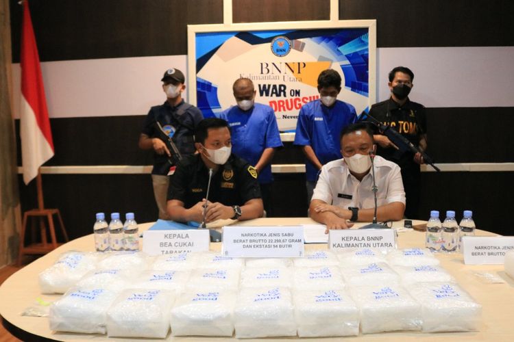 Prescon pengungkapan 22 kg sabu sabu dan 94 butir ekstasi oleh BNNP Kaltara dan Bea Cukai Tarakan