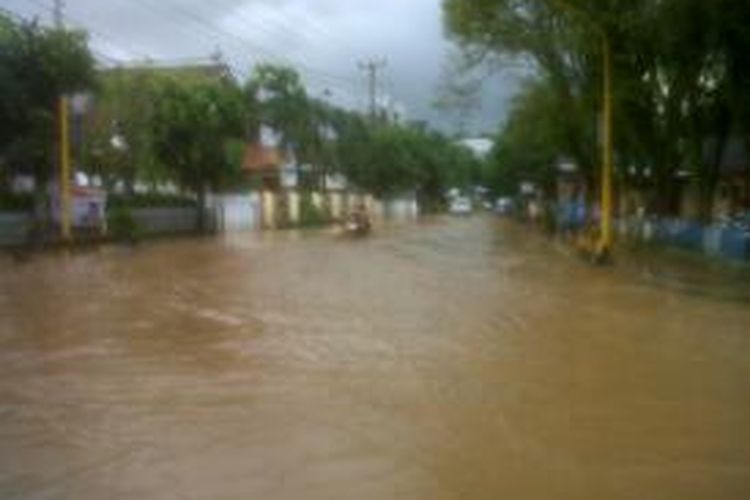 Banjir kepung Manado.