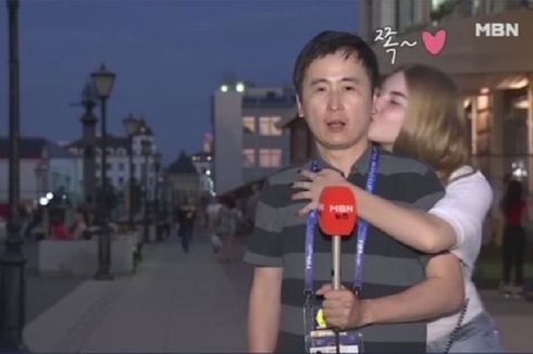 Wartawan Pria Korsel Dicium Fans Rusia, Netizen China Berdebat