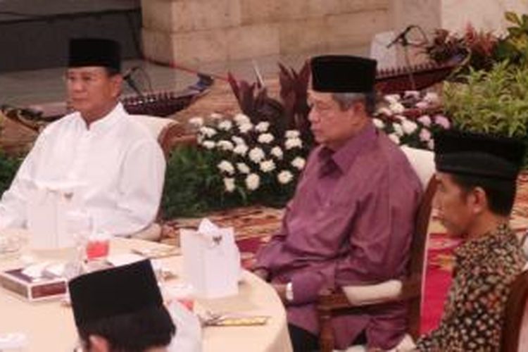Presiden Susilo Bambang Yudhoyono bersama dua calon presiden Prabowo Subianto dan Hatta Rajasa dalam acara silaturahmi di Istana Negara, Minggu (20/7/2014). 