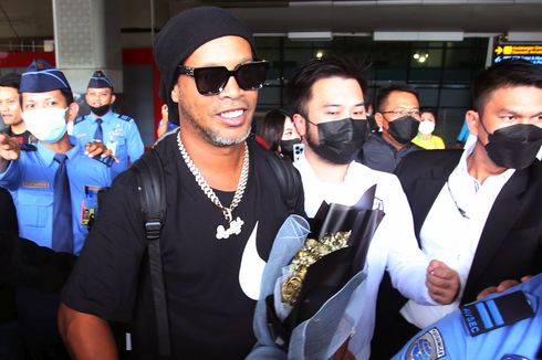 Ronaldinho Sempatkan ke Rumah Raffi Ahmad, Makan Pangsit, Ditawarkan Bakso Usai Tiba di Malang