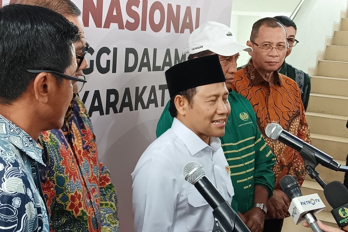 Ketua Umum PKB Muhaimin Iskandar (tengah)