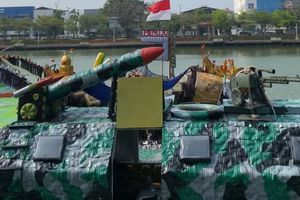 Ada Tank Mengapung di Danau Sunter Jakut, Ternyata Terbuat dari 1.800 Botol Plastik