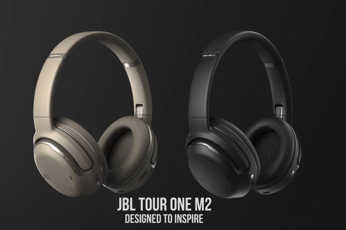 JBL Tour One M2 resmi masuk Indonesia dengan varian warna hitam dan champagne. Adapun harga JBL Tour One M2 di Indonesia adalah Rp 5,5 juta. 