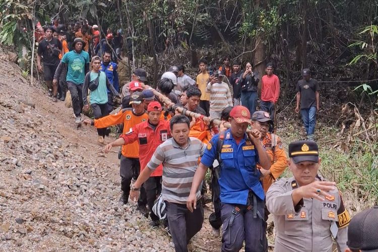 Duduk di Aliran Air Terjun Robo Harau, Perempuan Asal Pariaman Hanyut dan Ditemukan Tewas
