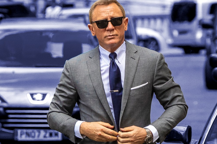 Daniel Craig saat memerankan James Bond