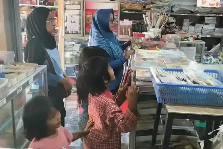 Tinggal di Gubuk dan Ikut Memulung, 3 Anak di Pangandaran Kini Bisa Sekolah