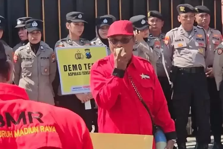 Polisi Pastikan Isu 24 Bus Massa dari Madiun Berangkat Demo ke Jakarta Hoaks