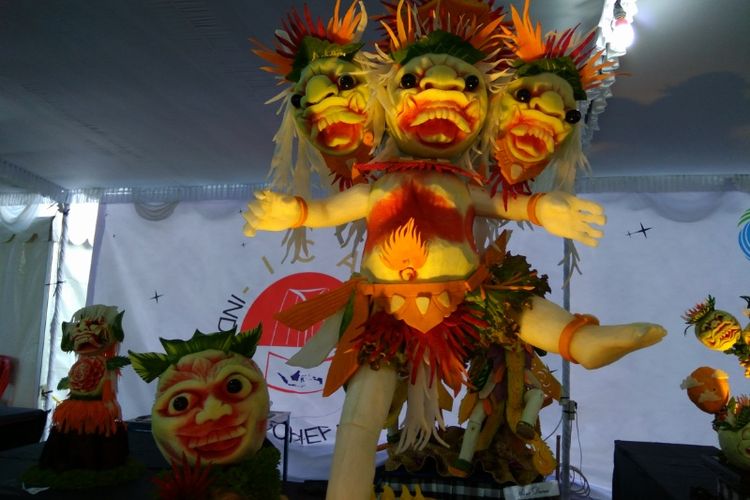 Karya kontestan di stand Indonesian Chef Association di Pesona Mandiri Nusa Dua Fiesta 2017, Bali.