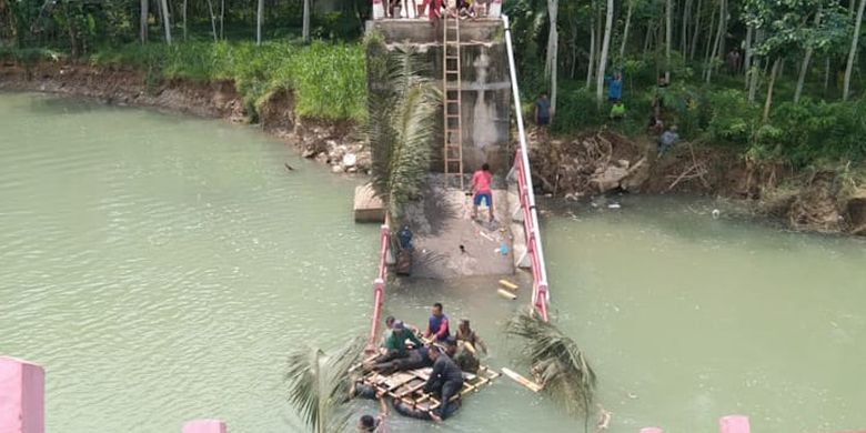 Berita Harian Jembatan-ambrol-di-pacitan Terbaru Hari Ini - Kompas.com