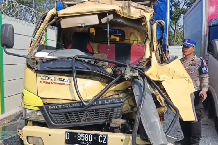 Kecelakaan Maut di Tol Cipularang Km 80, Penumpang Truk Tewas Diduga Dipicu Wing Box Pindah Lajur