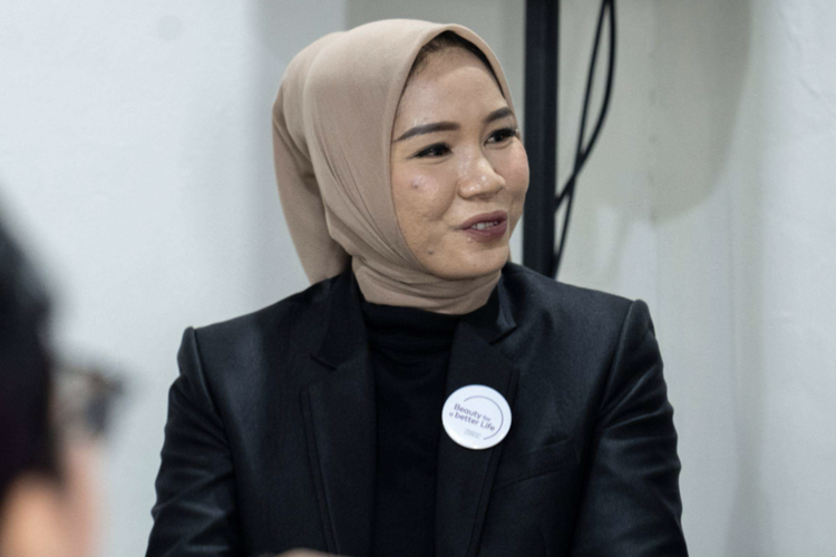 Sempat Tak Dikenali oleh Anak, Cerita Alumni BFBL Beralih dari Buruh Pabrik Jadi MUA