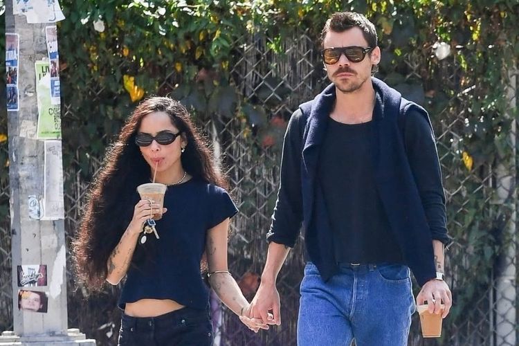 Cincin Tunangan Zoë Kravitz dari Harry Styles, Desain Minimalis dengan Nilai Fantastis