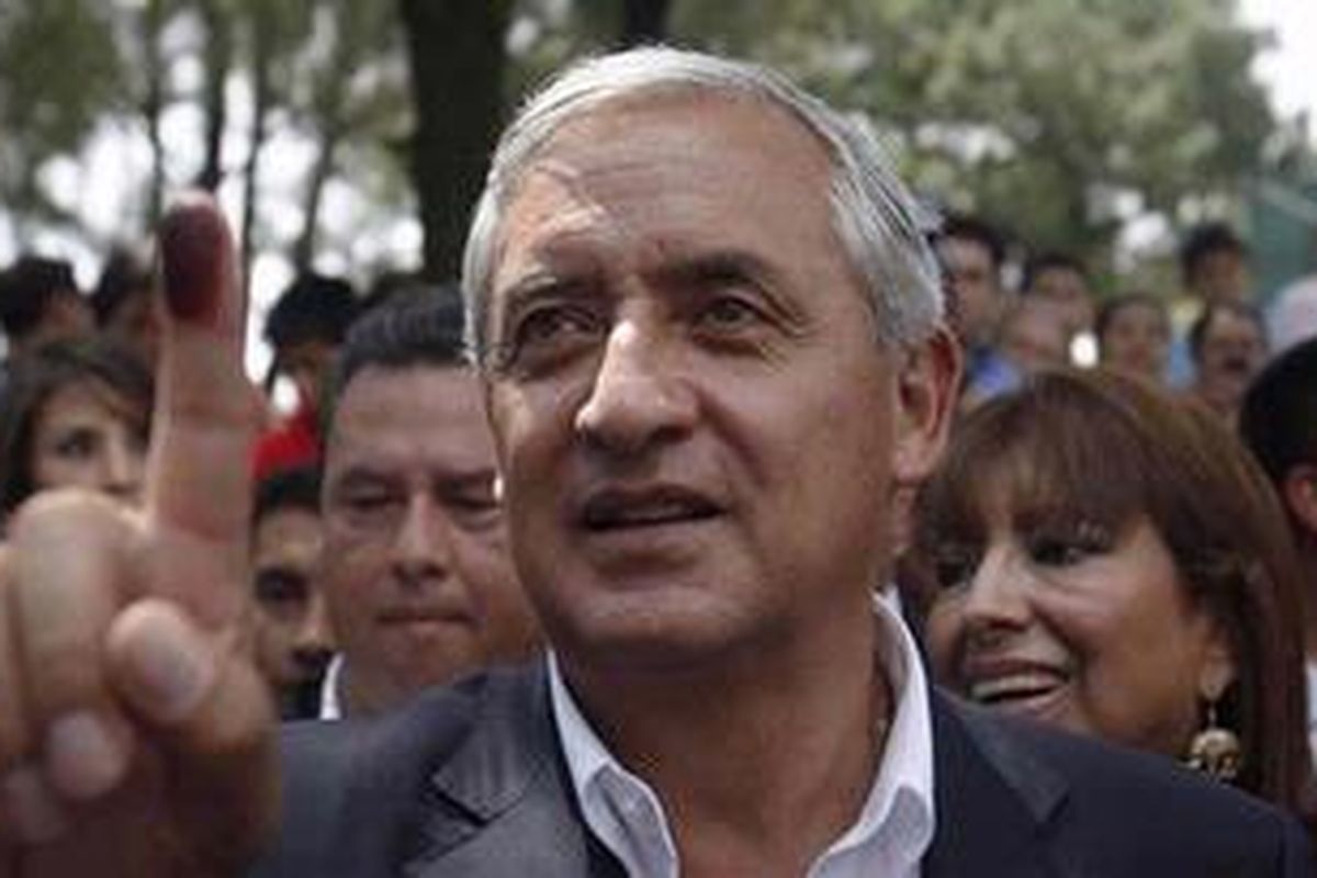 Presiden Guatemala Otto Perez. Mantan militer ini memenangi pilpes Guatemala pada Minggu (6/11/2011). 