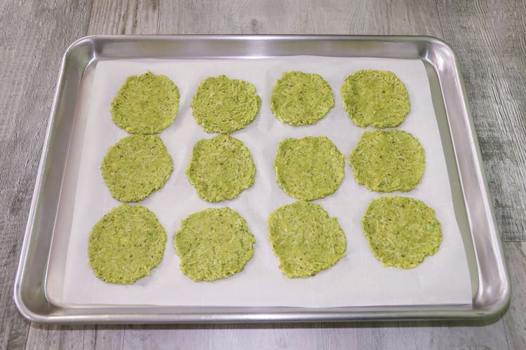 Ilustrasi keripik alpukat renyah dan gurih. 