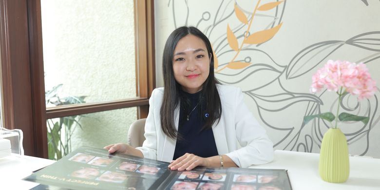 Ahli estetika dr.Evelyn Anggun dari klinik Skin Evo.