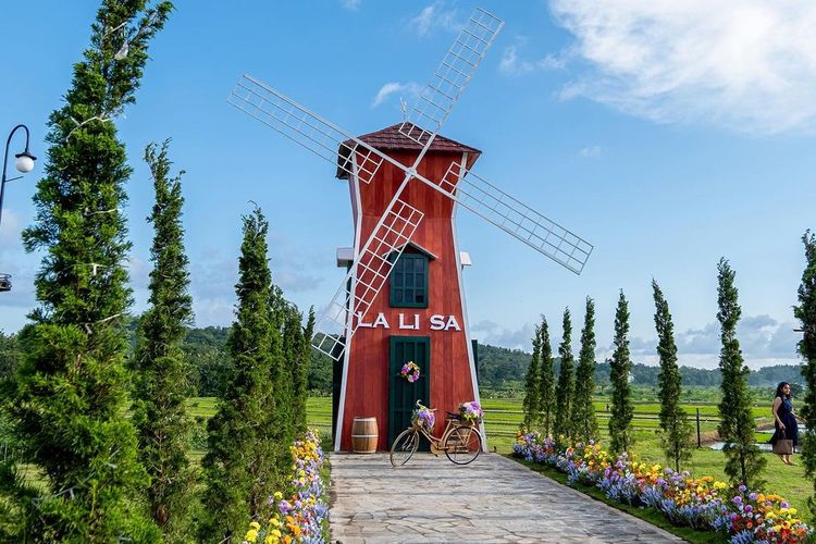 La Li Sa Farmer?s Village adalah tempat wisata baru di Yogyakarta yang mengusung konsep pedesaan Eropa. 