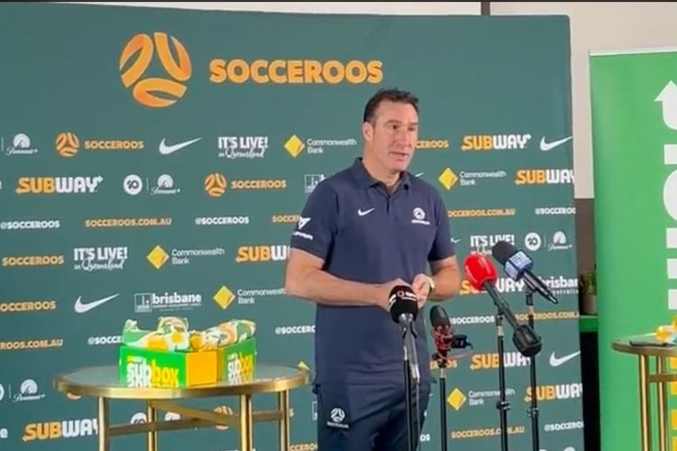 Pelatih Timnas U23 Australia, Tony Vidmar, saat berbicara pada media pada 2022.