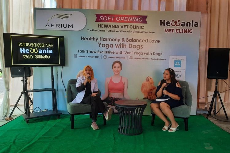 Head Vet Hewania Vet Clinic drg Reinildia Alwina, MSi, (kanan) pada saat sesi talk show exclusive with vet. 