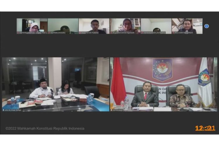 Dirjen Pol dan PUM Kemendagri mewakili Mendagri membacakan keterangan Presiden Jokowi pada gugatan UU No 7 Tahun 2017 tentang Pemilu.