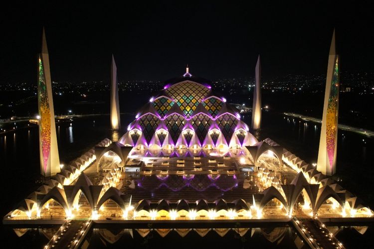 Masjid Raya Al-Jabbar di Jawa Barat.