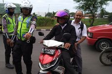 Polisi Jakut Beri Sorotan Jalan Yos Sudarso dan Cacing Cilincing Selama Operasi Zebra
