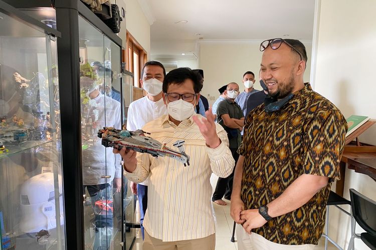 Wakil Ketua Dewan Perwakilan Rakyat (DPR) Republik Indonesia (RI) Abdul Muhaimin Iskandar dalam kunjungannya ke rumah produksi serial animasi karya anak bangsa, Nussa di kawasan Cipete, Jakarta Selatan (Jaksel), Kamis (4/11/2021).
 
