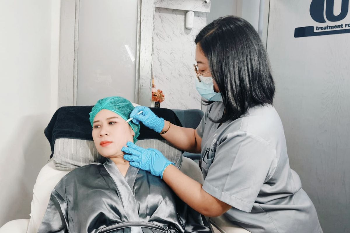 Perawatan kecantikan di klinik Renume Aesthetics Jakarta.