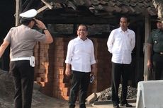 Berteduh di Toko Material, Jokowi Tinjau Langsung Geladi Kotor Kirab Pengantin Kahiyang-Bobby