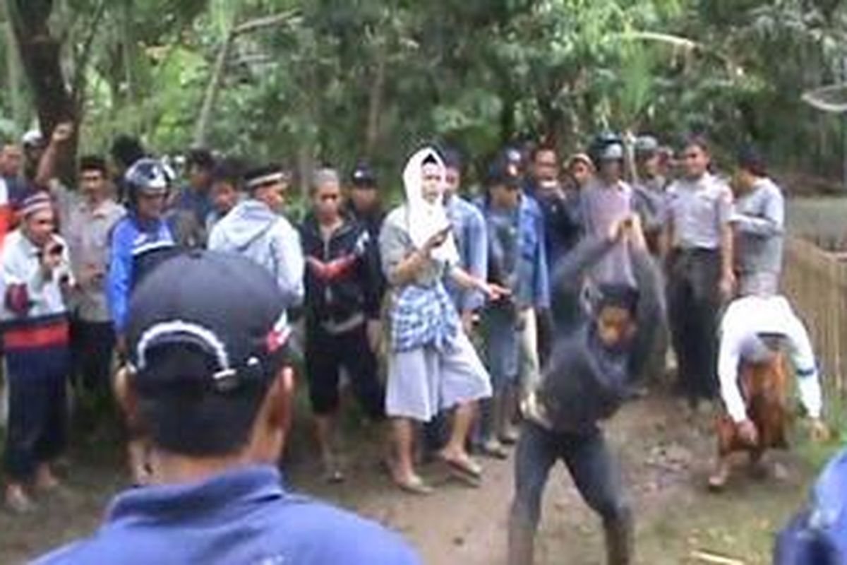 ILUSTRASI: Tim Pengacara Muslim juga mengatakan bahwa rekaman video kerusuhan Cikeusik sengaja diambil oleh 