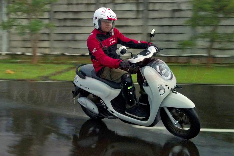 Test ride Honda Scoopy model baru