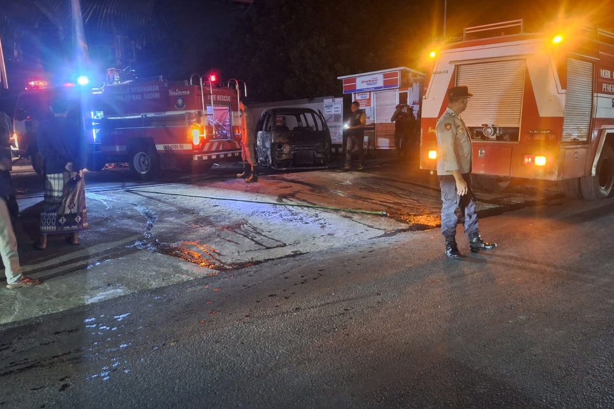 Kondisi SPBU Kanigoro Kecamatan Kras, Kabupaten Kediri, Jawa Timur, usai sebuah mobil Espas terbakar, Rabu (13/3/2024).