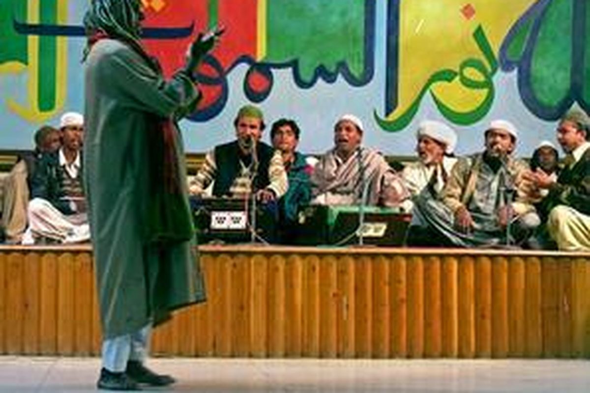Musik qawwali, mistis dan menghanyutkan. 