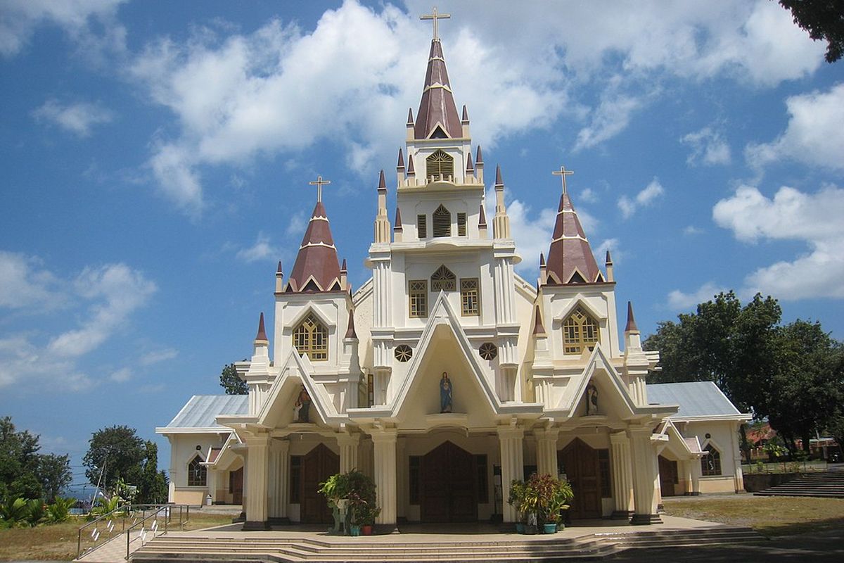 Gereja Katedral Rheina Rosari Larantuka.