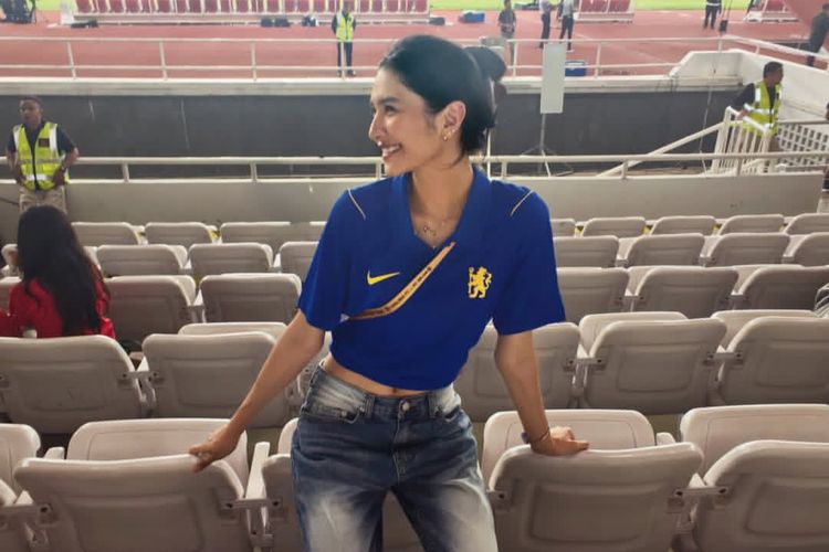 Momen Mikha Tambayong Foto Bareng Para Pemain Chelsea di GBK